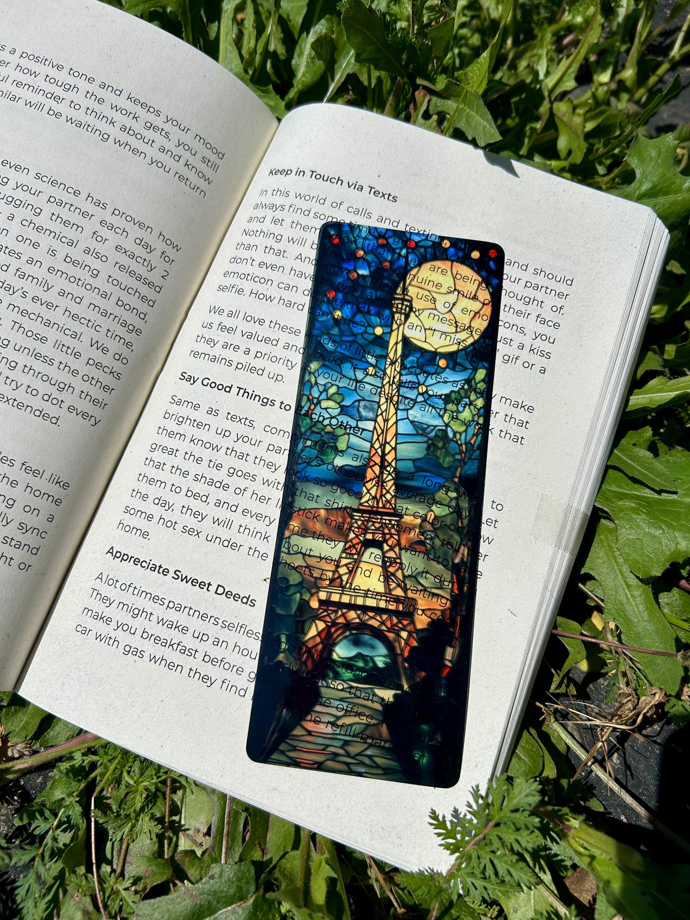 Stained Glass Eiffel Tower Bookmark - Paris Themed, French Souvenir Gift for Book Lovers, Travel Keepsake, Unique Gift