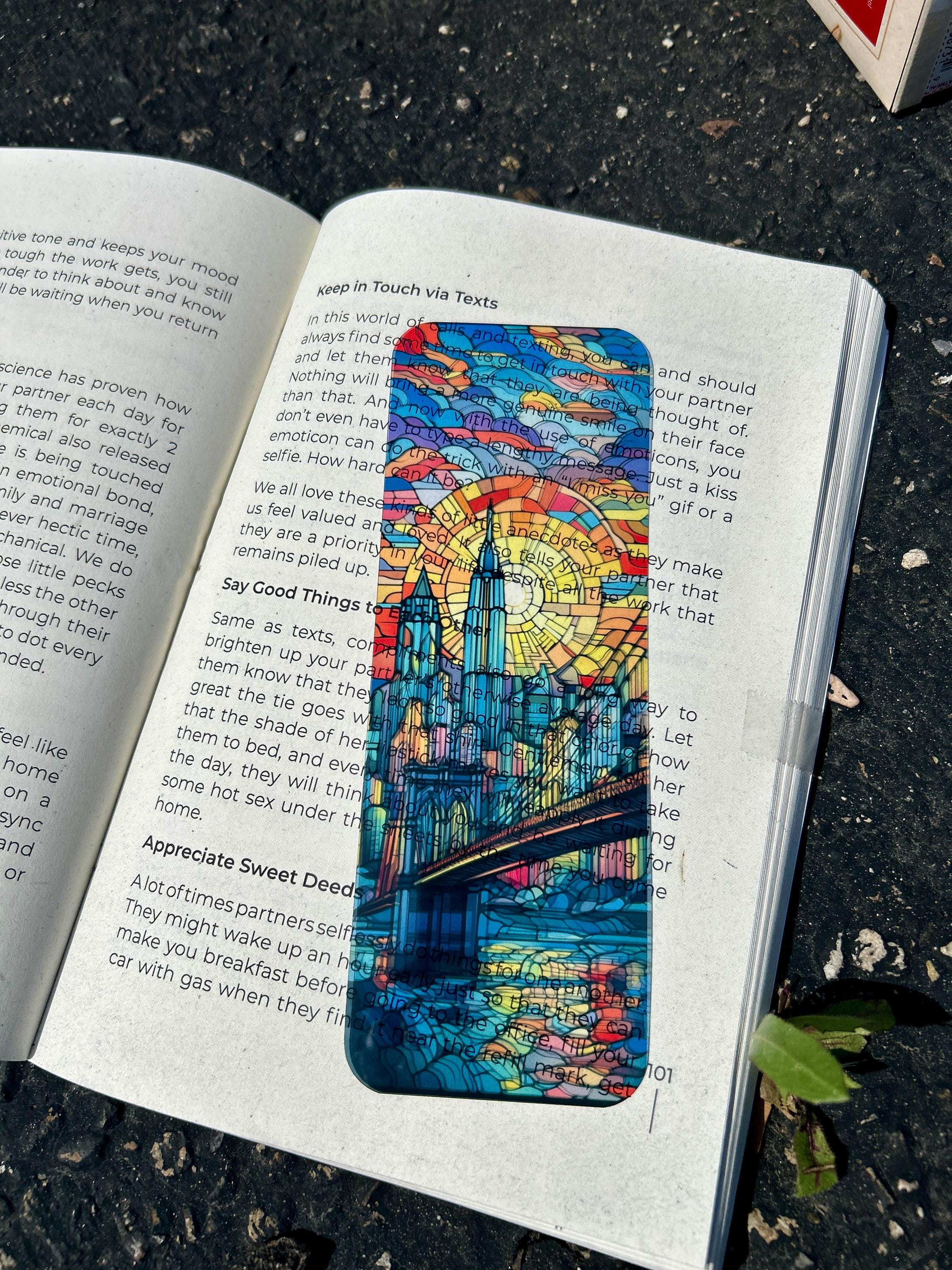 Brooklyn Bridge Stained Glass Bookmark – Iconic NYC Landmark, Unique Gift for Travelers & Architecture Lovers