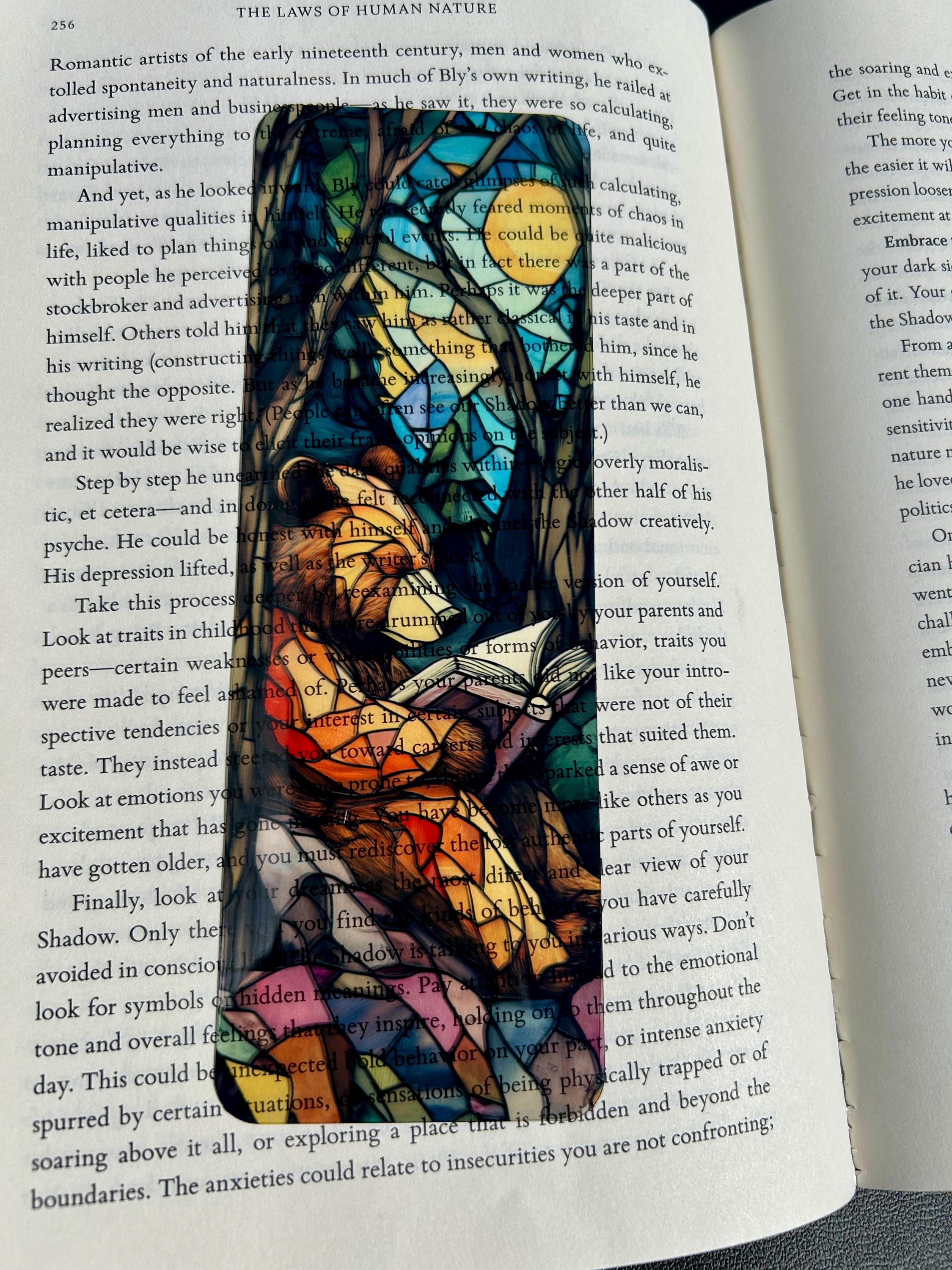 Bear Bookmark, Cozy Forest Reading Scene in Stained Glass Style, Nature-Inspired Gift for Book Lovers and Woodland Dreamers, Bear Book Gift
