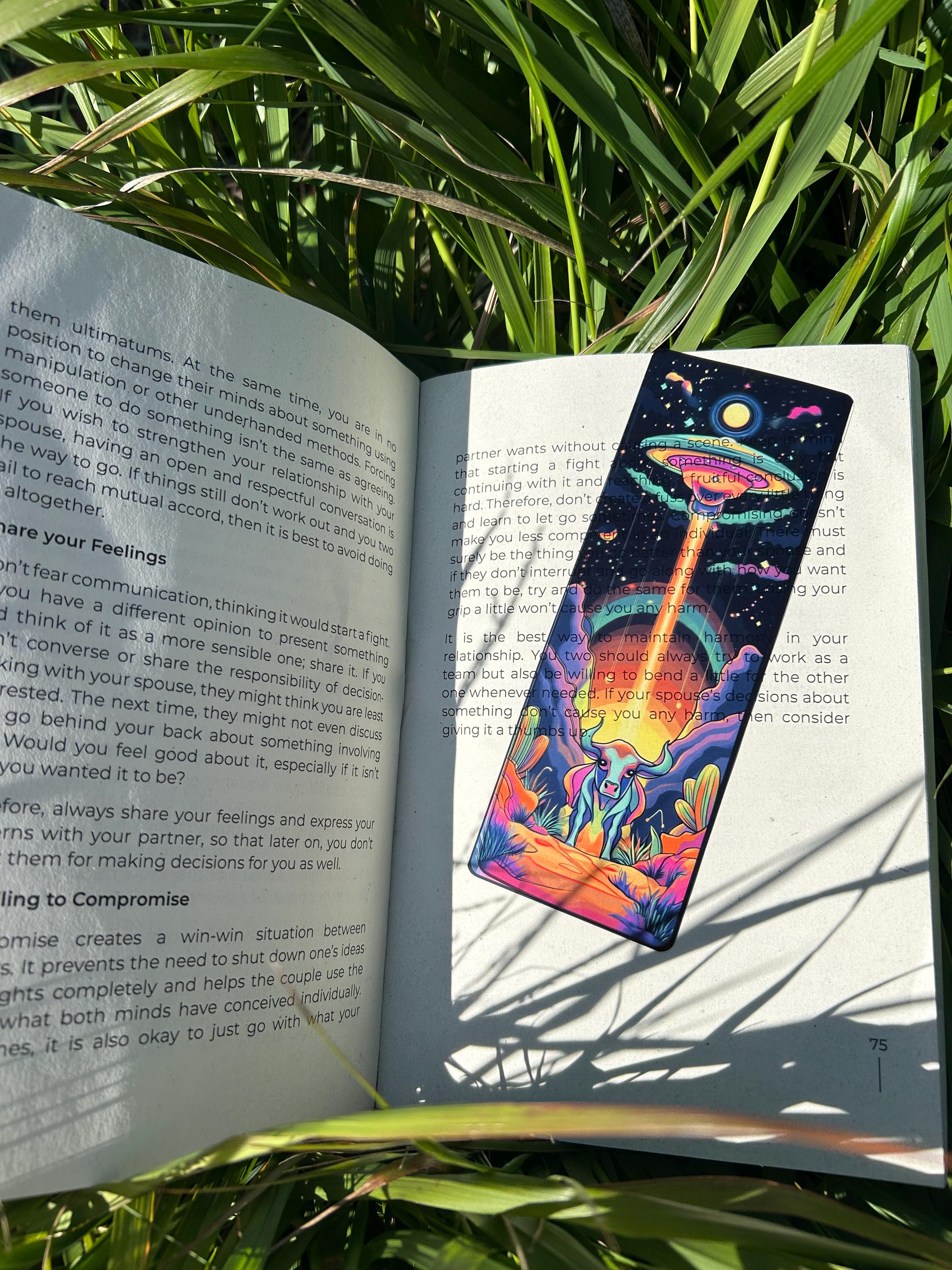 UFO Bookmark – Handmade Alien Bookmark, Sci-Fi Page Marker, Space Lover Gift, Extraterrestrial UFO Gift, Cosmic Reading Accessory