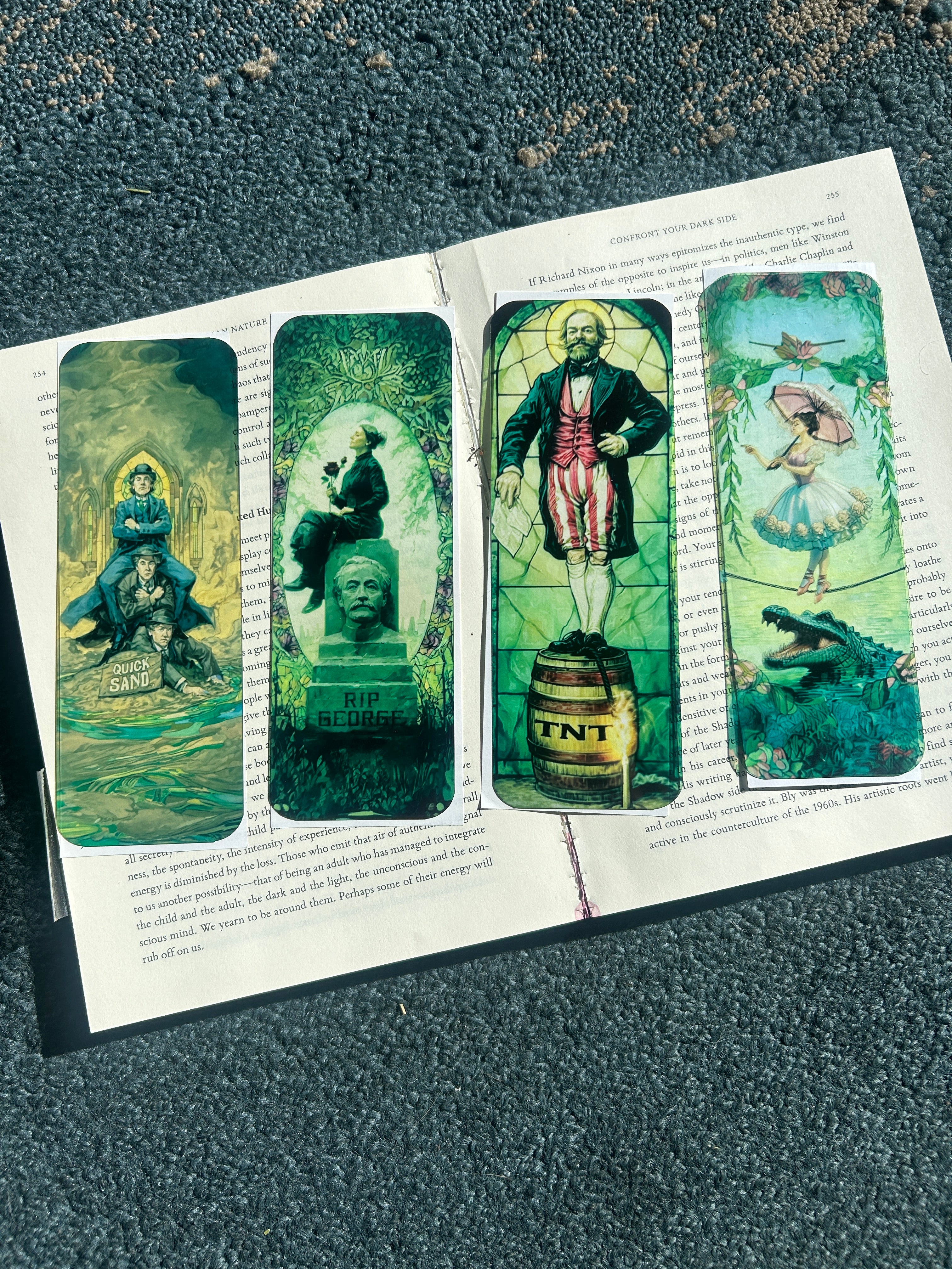 Haunted Mansion Stretching Room Exclusive Collector Bookmark Set 1/40